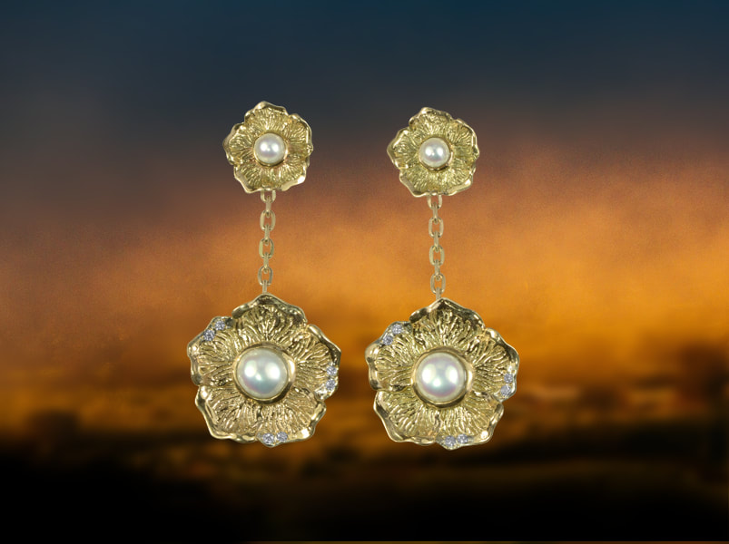 Luxury Solid gold Earrings with natural pearl center